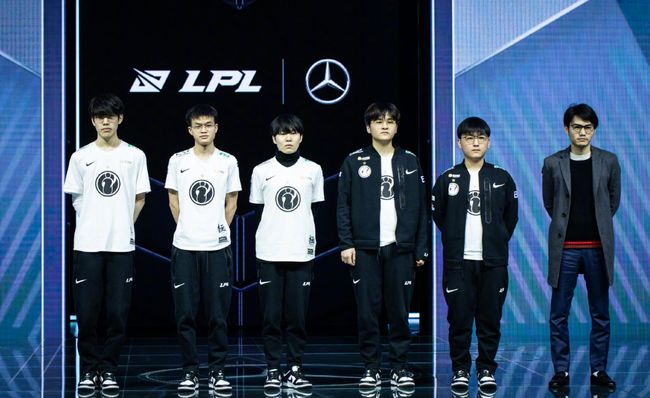 与年轻梯队 与年轻梯队